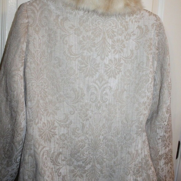 HOST PICK Parisian beige tapestry print fur collar - Picture 6 of 7
